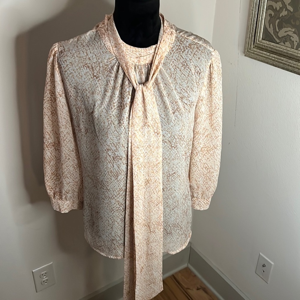 New York & Company animal print‎ 3/4 sleeves blush high neck long ties Sz S